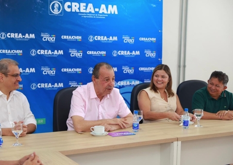 Crea-AM celebra 50 anos e homenageia senador Omar Aziz em Manaus
