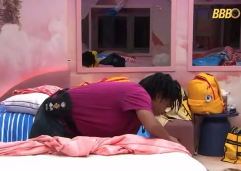 Milena se arrepende e tenta consertar bagunça no quarto de Cowboy