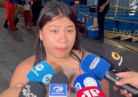 Vítima de naufrágio no Encontro das Águas diz que lancha começou a afundar "da frente para trás"