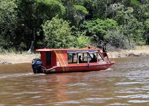 Pertences de desaparecido são achados a 70 km de naufrágio em Manaus