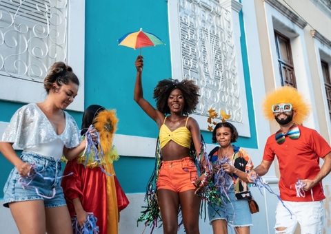 Pesquisa aponta que 21% dos brasileiros terminaram namoro para curtir Carnaval 