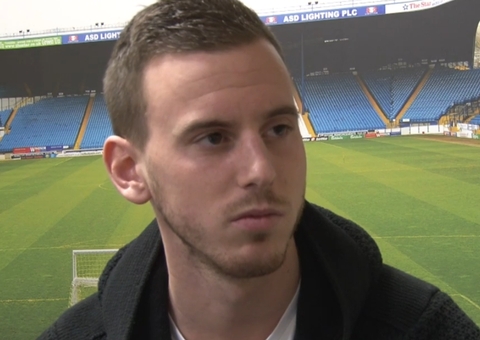 Ex-promessa do Manchester United deixa o futebol para virar carteiro