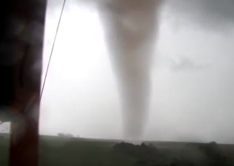 Tornado é registrado no Paraguai a menos de 60 km do Paraná