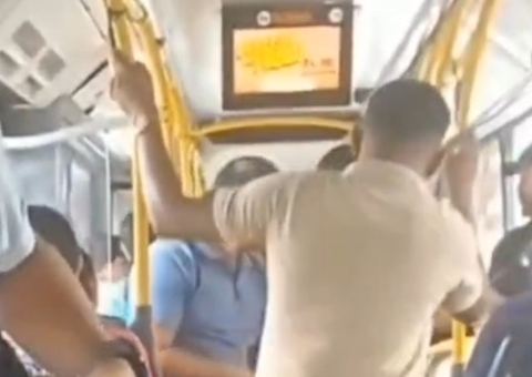 Vídeo mostra passageiros impedindo assalto na Av. Constantino Nery; veja