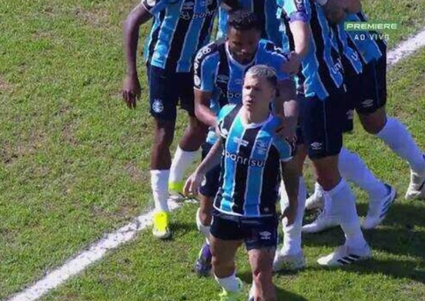Grêmio bate o Vitória e volta a vencer no Brasileiro após quase um mês