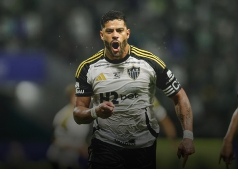 Organizada do Atlético-MG cobra elenco em aeroporto e Hulk 'bate de frente'