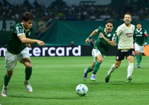 Palmeiras empata com Universitario e vai às quartas da Libertadores
