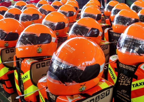 Mototaxistas de Urucurituba recebem kits de segurança e acesso à CNH Social