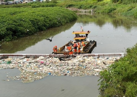 Ecobarreira retém 40 toneladas de lixo em apenas uma semana no bairro Educandos