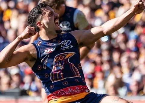 Jogador de futebol americano é banido por insultos homofóbicos; entenda