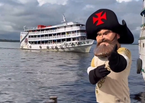 Torcedores enfrentam longa viagem de barco para ver jogo do Vasco em Manaus