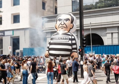 Esquerda e direita fazem atos após prisão de Bolsonaro