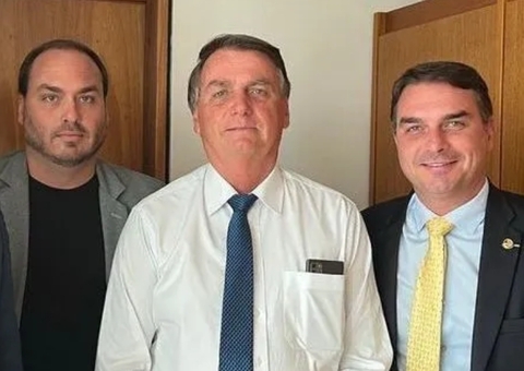 Moraes autoriza visita de filhos de Bolsonaro na PF a partir de terça