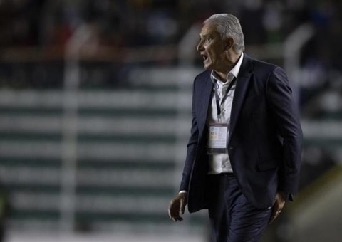 Tite passa mal após jogo em La Paz e é encaminhado ao hospital