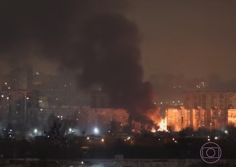 Rússia bombardeia Kiev e Kharkiv enquanto negocia paz