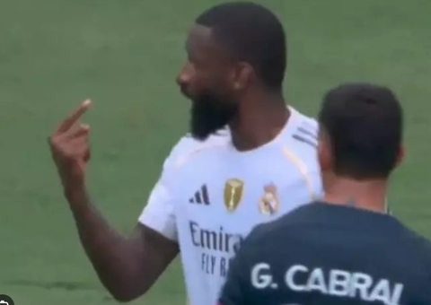 Zagueiro do Real Madrid acusa jogador do Pachuca de racismo no Mundial