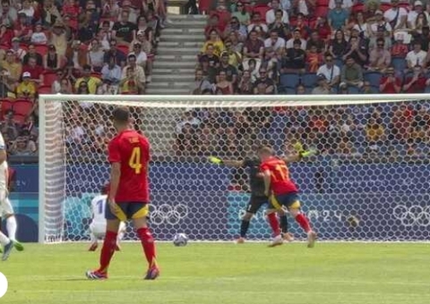 Olimpíadas: Espanha leva susto, perde pênalti, mas vence Uzbequistão