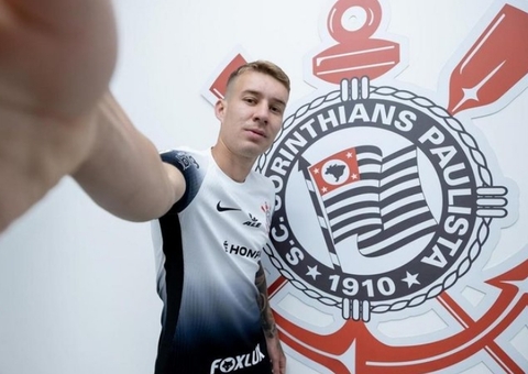 Corinthians oficializa a contratação do volante Charles