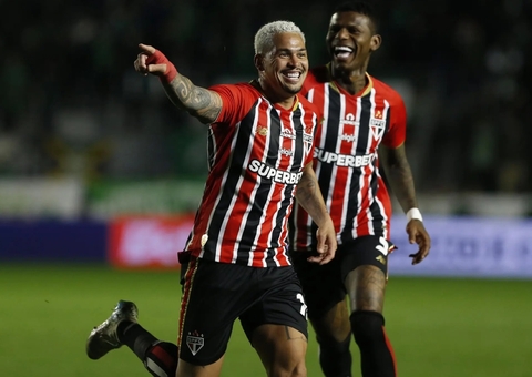 Com Ferreirinha decisivo, São Paulo bate Juventude e se afasta do Z4