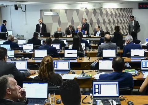 CCJ do Senado rejeita e enterra 'PEC da Blindagem'; entenda