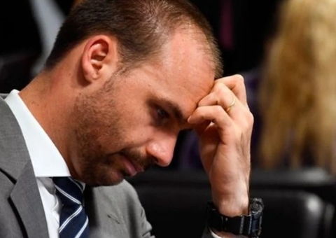 Câmara tenta cobrar R$ 13,9 mil de Eduardo Bolsonaro por faltas