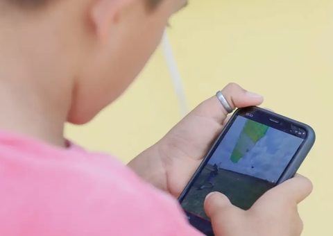 Excesso de telas pode causar 'podridão cerebral', aponta estudo