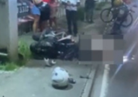 Motociclista morre após colisão com poste na Avenida Pedro Teixeira