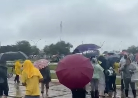 Ao menos 34 apoiadores de Nikolas Ferreira foram atingidos por raio no DF