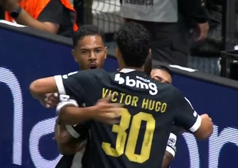 Atlético-MG vira clássico e vence Cruzeiro por 2 a 1 no Mineiro