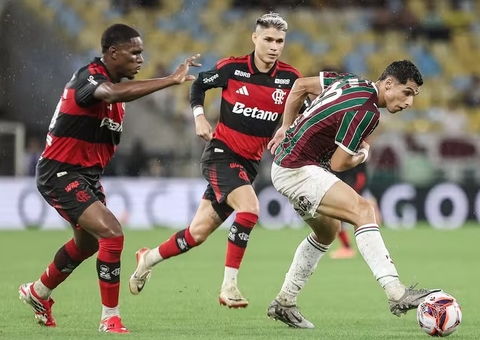 Fluminense vence Flamengo de virada e assume liderança do Carioca