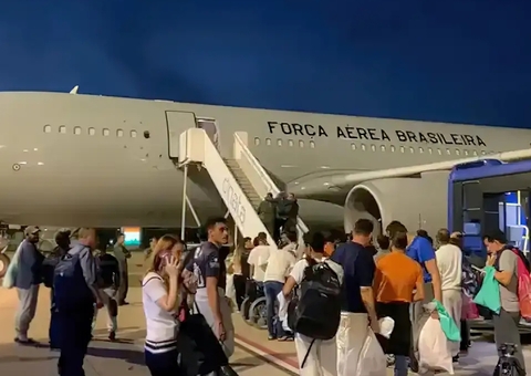 Voo com mais 103 deportados dos Estados Unidos chega ao Brasil