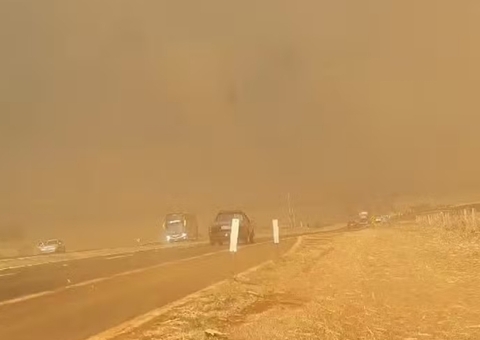 Voos são cancelados e dezenas de cidades ficam em alerta por fumaça