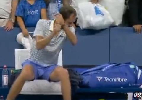 US Open: ex-número 1 do mundo fica furioso com árbitro e destrói raquete