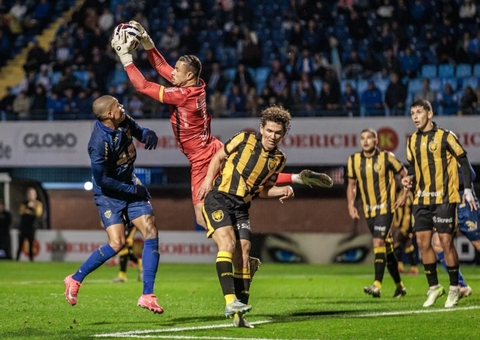 Série B: Amazonas vence o Avaí com gol no último lance e conquista primeira fora de casa