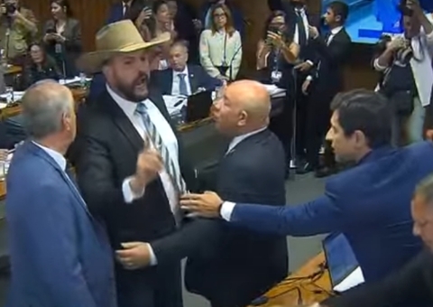 Discussão entre Zé Trovão e advogado de 'Careca do INSS' suspende sessão