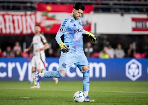 Rossi salva, Flamengo vence o Estudiantes e vai à semifinal da Libertadores