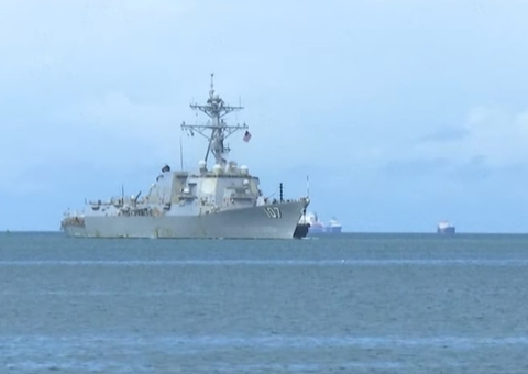 Navio de guerra dos EUA chega a Trinidad e Tobago, em frente à Venezuela