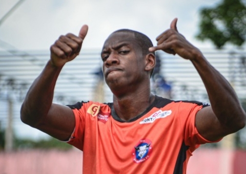 Zagueiro Douglas Nunes renova contrato com RPE Parintins FC