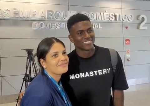 Reforço do Cruzeiro, Néiser Villarreal chega a BH para iniciar atividades