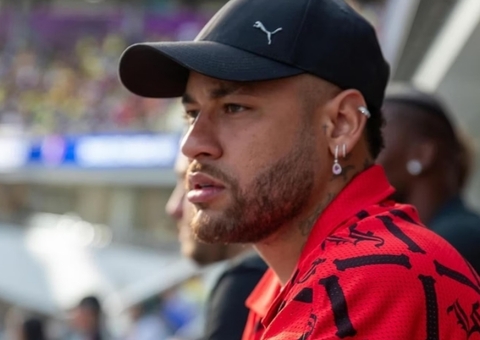 Neymar se faz presente do hotel ao vestiário e até aparta briga na seleção