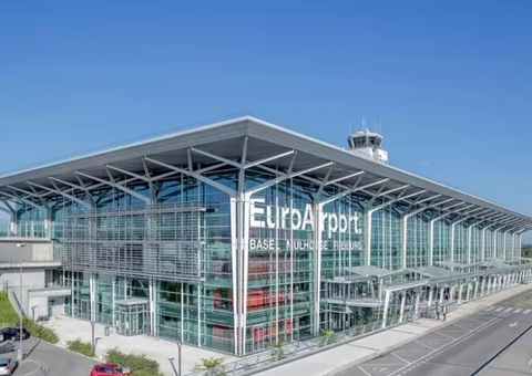 Aeroporto franco-suíço retoma atividades após ameaça de bomba