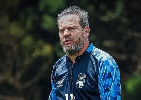 Na zona de rebaixamento, Paraná demite ex-técnico do Internacional