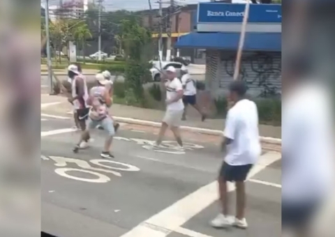 Torcedores do Corinthians e do São Paulo brigam antes de clássico