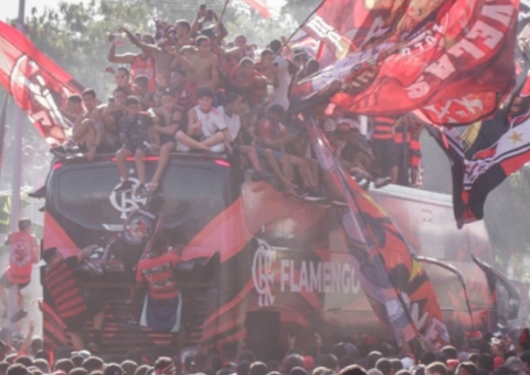 Léo Pereira critica invasão de ônibus do Flamengo durante o 'AeroFla'