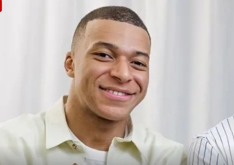 Mbappé ganha estátua de cera que impressiona por realismo