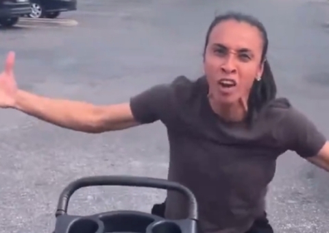 Marta se revolta com Bola de Ouro e recria meme: 'Que Bola de Ouro é essa?'