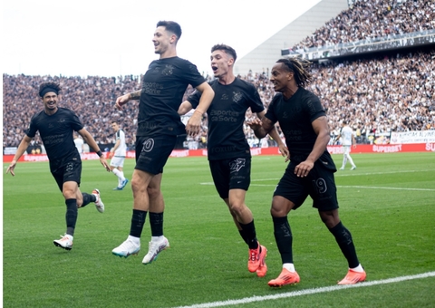 Corinthians fica mais perto de vaga na Libertadores com tropeço do Cruzeiro