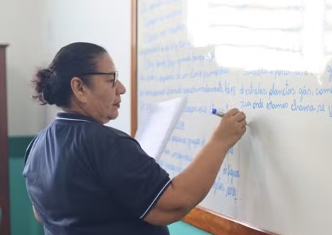 Prefeitura de Itacoatiara abre processo seletivo com 145 vagas para professores