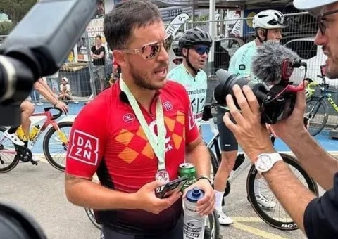 Ex-Real Madrid faz prova de ciclismo e desabafa: 'Tenho que perder peso'