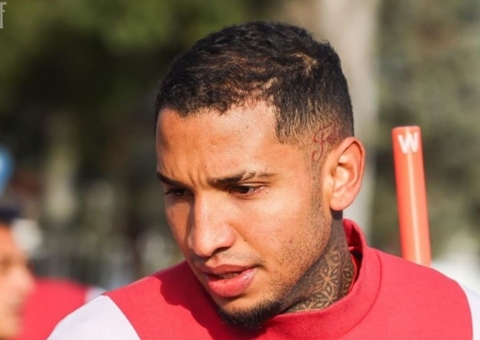 Velório de Izquierdo tem multidão, aplausos e camisas rivais na porta